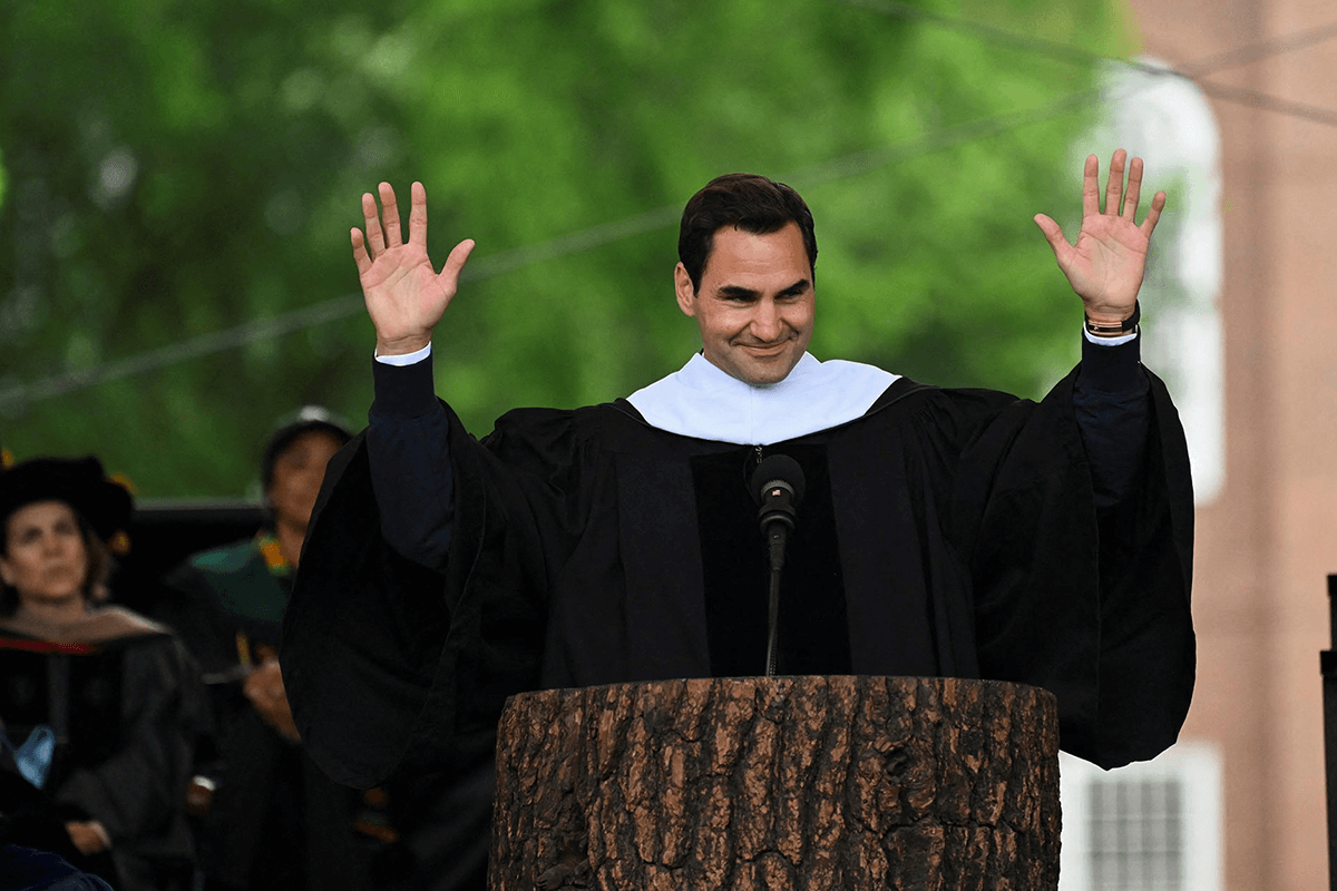 Former Swiss tennis player Roger Federer gestures during commencement ceremonies at Dartmouth in Hanover, New Hampshire, U.S. June 9, 2024. REUTERS/Ken McGagh (United States) クレジット表記 写真：ロイター/アフロ 日付 2024年6月9日 人物 ロジャー・フェデラー 撮影国 アメリカ合衆国 Former Swiss tennis player Roger Federer gestures during commencement ceremonies at Dartmouth in Hanover, New Hampshire, U.S. June 9, 2024. REUTERS/Ken McGagh (United States) クレジット表記 写真：ロイター/アフロ 日付 2024年6月9日 人物 ロジャー・フェデラー 撮影国 アメリカ合衆国