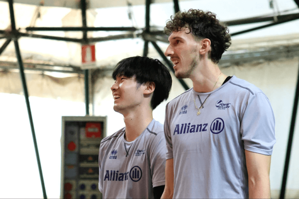 同年代のチームメートであり、同じポジションでもあるガルディーニと（写真提供：Powervolley Milano）
