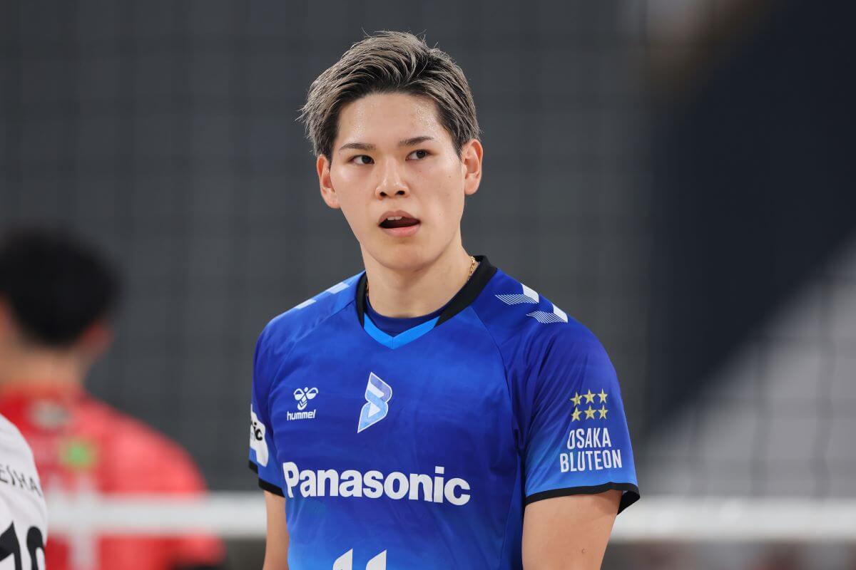 石川祐希選手 泥臭く Powervolley Milano アウェイユニフォーム