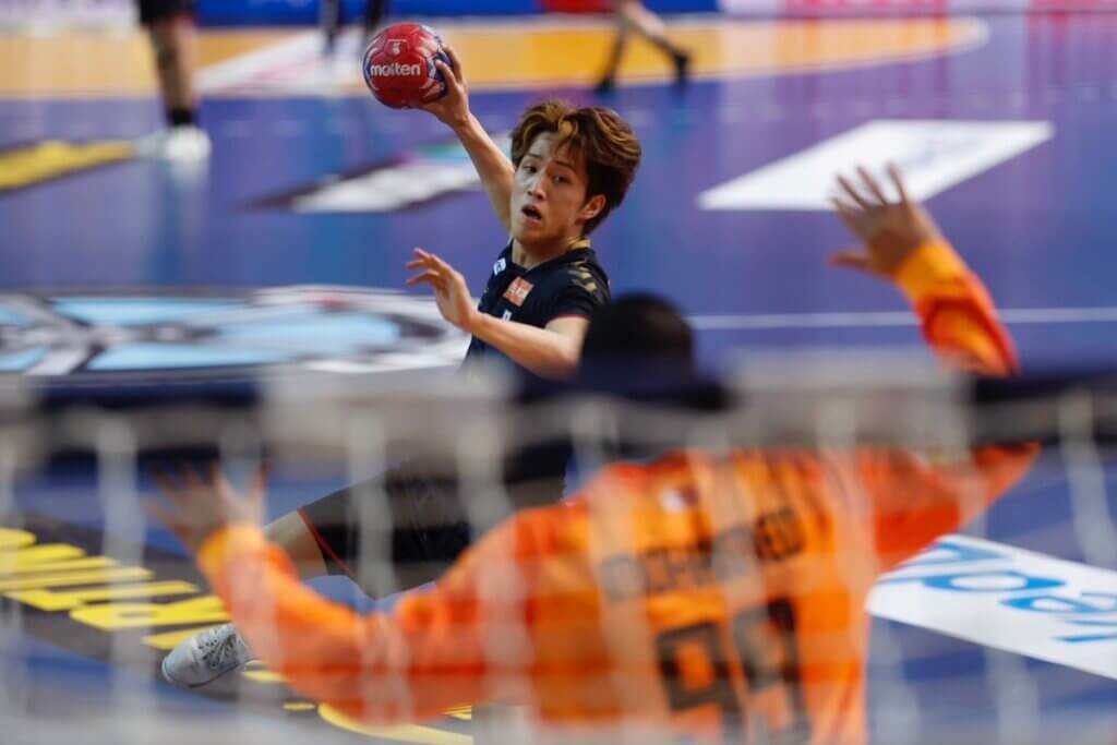 7mスローを決めるCB藤坂 尚輝©JHA/Yukihito TAGUCHI