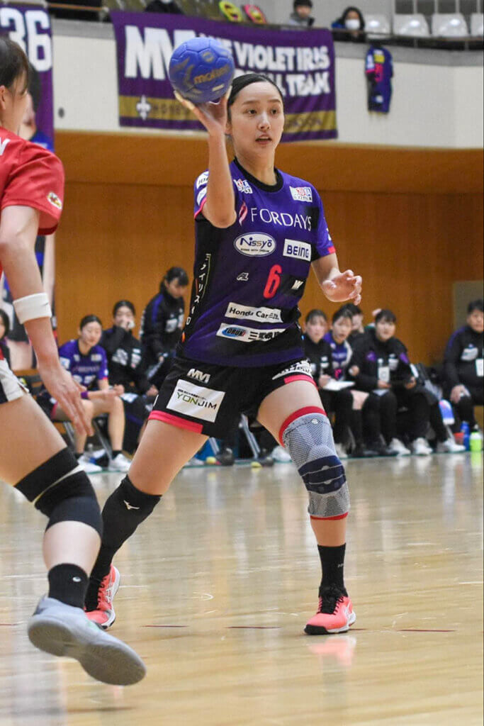 飯塚美沙希（三重バイオレットアイリス）の落ち着きとキープ力が、接戦の終盤で役立つ