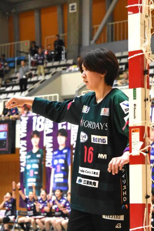 花村美香はDFの枝と合わせてディスタンスシュートを止める