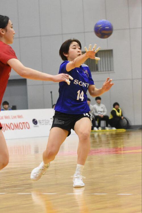 20歳の岩元侑莉は、1年目からセンターで即戦力の働き