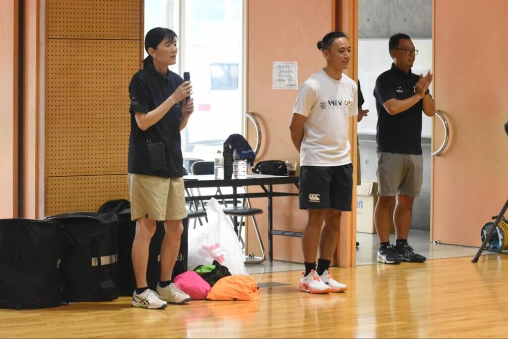 西みどりさん（元シャトレーゼ、写真左）と菊池コーチ
