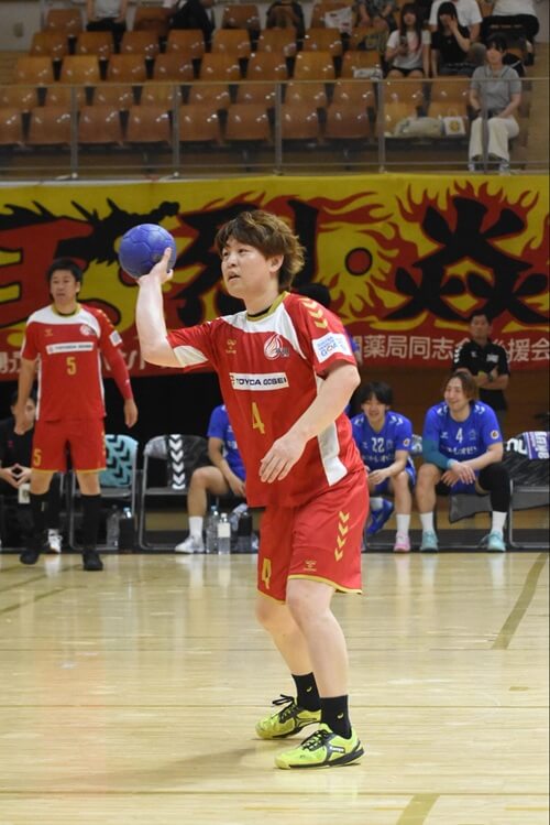 仕事とハンドボールの両方に打ち込む野田。「今一番欲しいのは時間」と言っていた