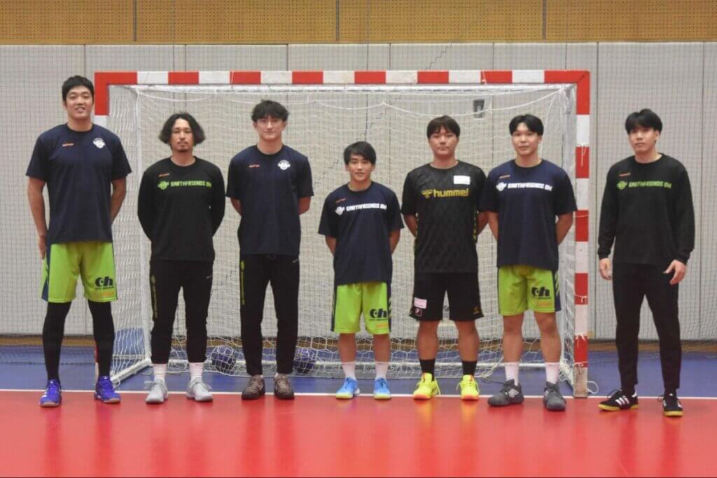 合同練習に参加したアースフレンズBM・東京神奈川のメンバー。左から笠原謙哉、神谷弘平、中村権一、三輪颯馬、谷口俊(デフ日本代表コーチ)、熊野大雅、芳山直樹