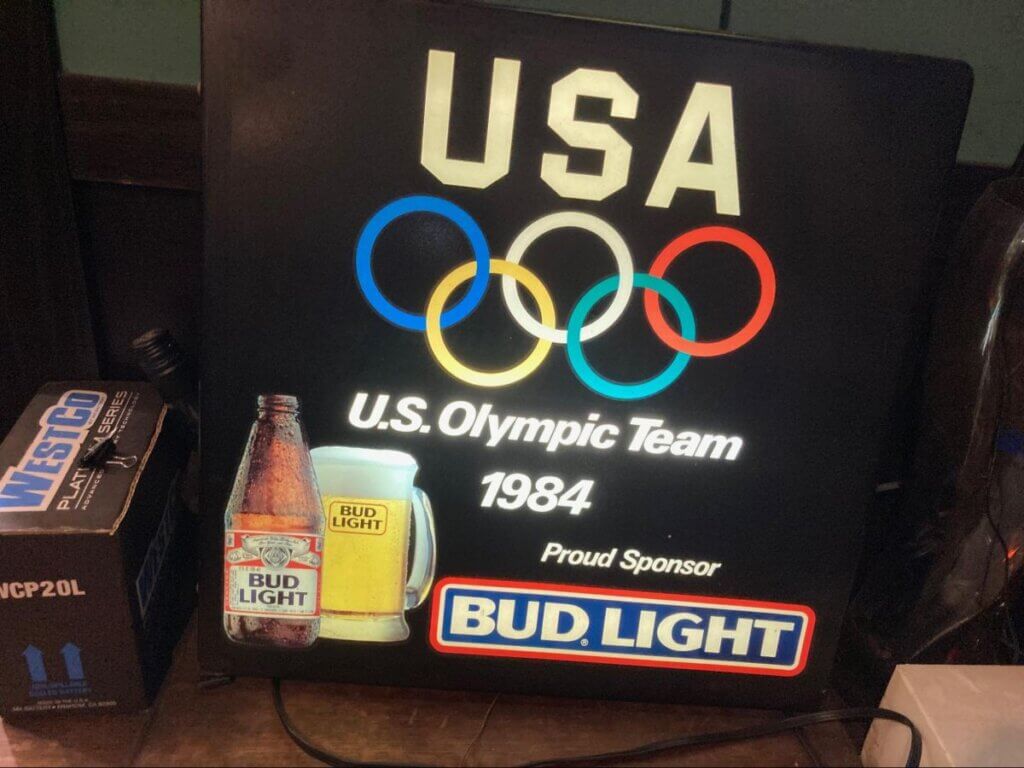 前回1984年ロサンゼルス五輪のアメリカ代表チームを支援するバドワイザーの希少な電飾サイネージ≒都内で原田写す