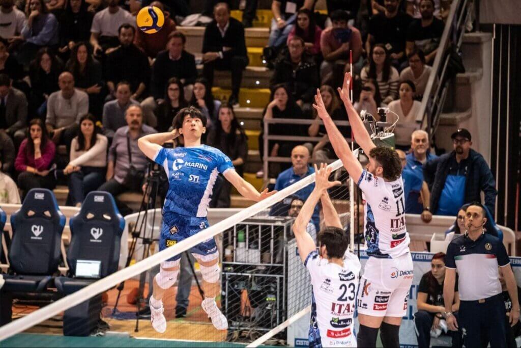 身長は187㎝ながら最高到達点は350㎝＝2025年3月16日トレンティーノ戦（写真提供：Lega Pallavolo SerieA）