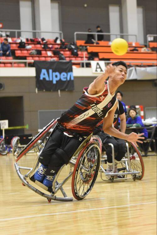 森谷幸生（Knockü SC新宿A）得意のティルティング（片輪を上げて打つ技術）