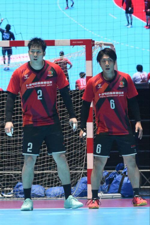 2025年6月、2度目のプレーオフ出場。長崎日大高時代からの盟友・濵口直大（写真左）とともにコートに立った