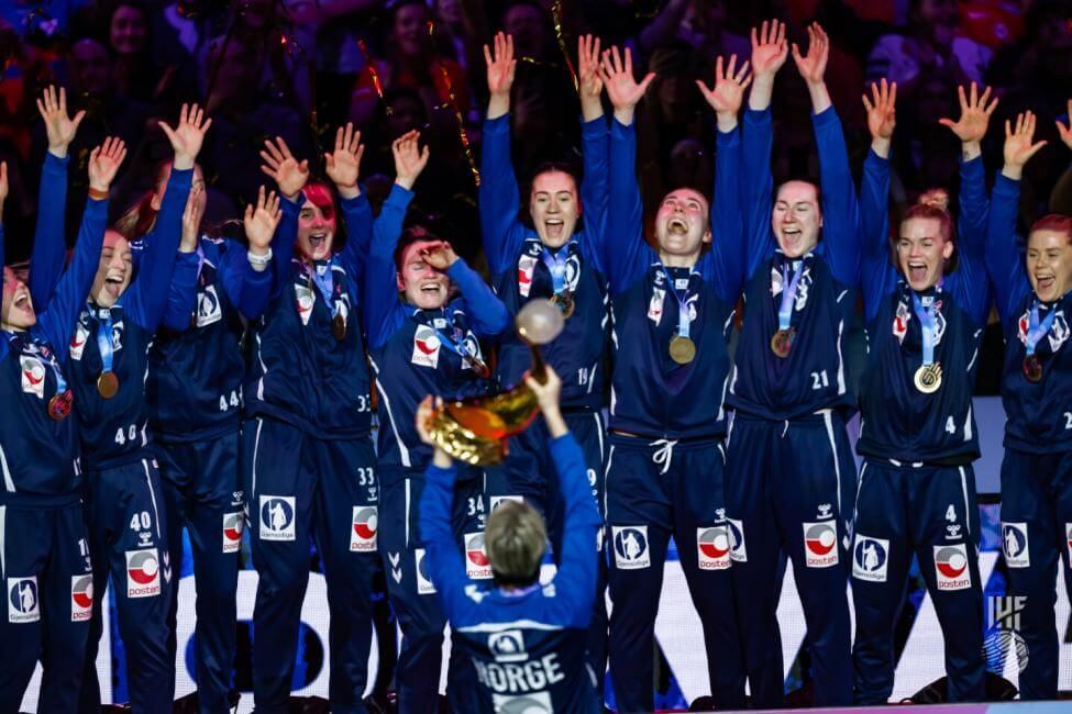 女子世界選手権で5度目の優勝を果たしたノルウェー代表＝IHF提供