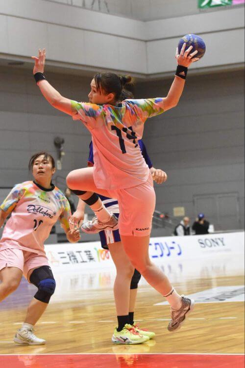 元日本代表の角南果帆。コンディションはまだまだだが、2対2の理解度は錆びついていない