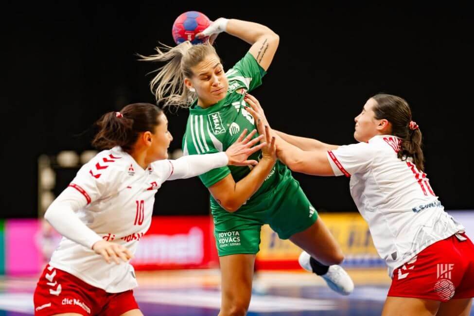 スイス戦で徹底マークを受けるハンガリーのRBクルイバー（中央）＝IHF提供