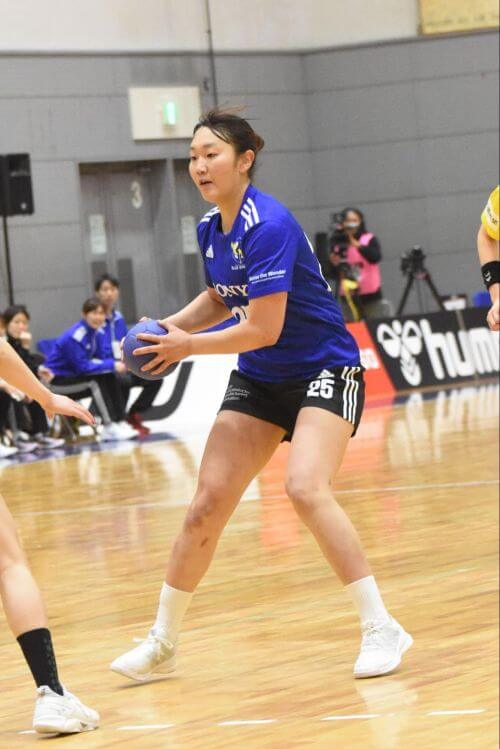 竹内琉奈は3枚目が守れるロングシューター。古巣相手の決勝戦で、攻守にわたって活躍した