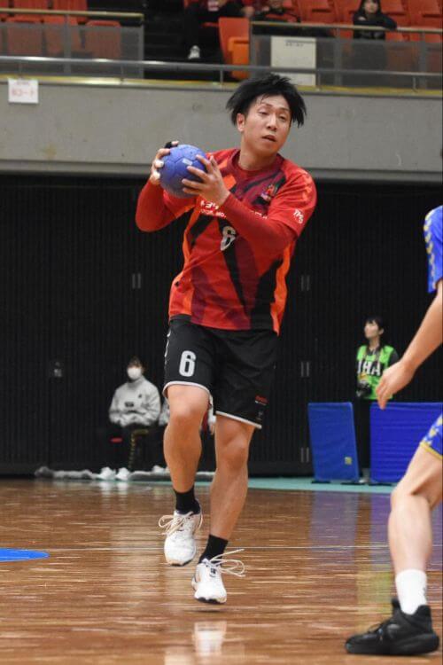 粘り強いボール回しで、川端はセットOFを整える。阿部監督は川端のことを「環境を整える人」と呼んでいた