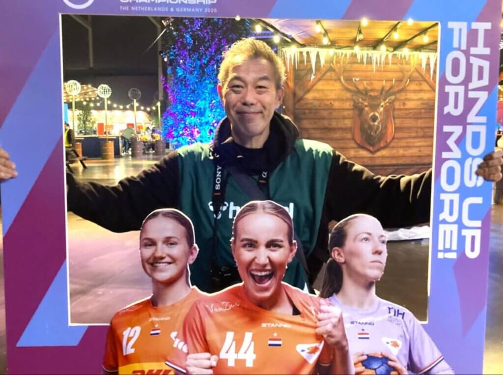 SNSでの発信を呼び掛けるフレームとスマホ撮影のボランディアも