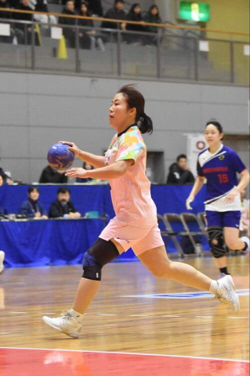 元大阪ラヴィッツの平松有加は玉野光南高校（岡山）出身。母親は玉野光南高校の平松恭子監督