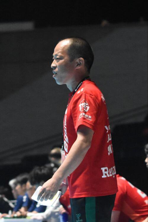 法政二高では、2017年に高校三冠を達成している阿部直人監督。脳科学やメンタルトレーニングを学び、選手の力を引き出すのがうまい