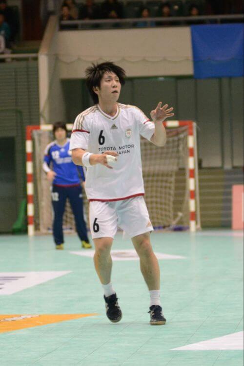 2016年3月、創部初のプレーオフ進出を果たす。川端もコートに立った