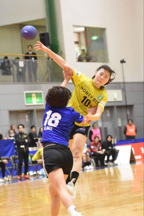 自分でシュートを狙いながら、緩急を駆使して試合を組み立てるのが、小柴夏輝の持ち味。勝てる司令塔まで、あと一歩のところに来ている