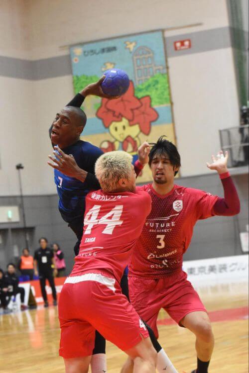 9mの外から打てて、DFを押し込む強さもあり、アンダーハンドの強烈なシュートもあり。この日のバラスケスは止められなかった