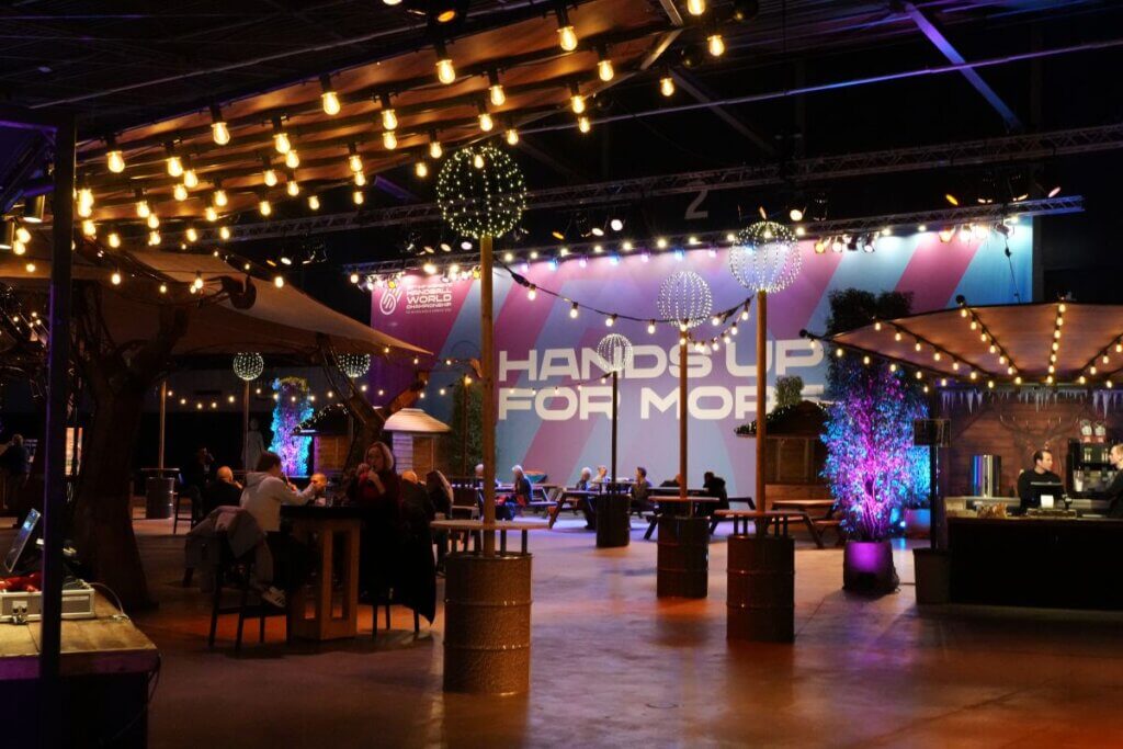 ファンゾーンはクラブのような雰囲気