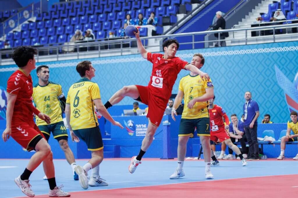 48のシュートを決めるPV山田信也