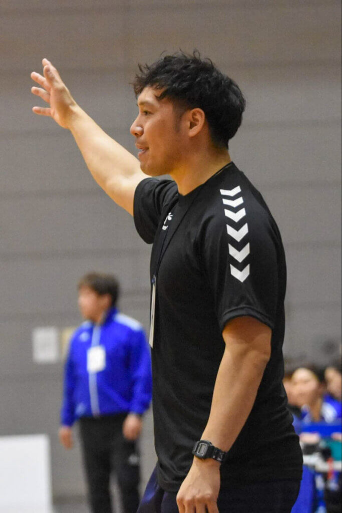 日本選手権準々決勝、ブルーサクヤ鹿児島戦での藤本コーチ