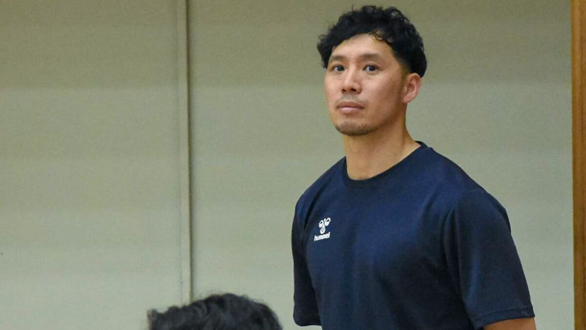 東海３県のクラブチームによる交流試合「東海ダービー」での藤本純季コーチ＝2025年7月、名古屋市瑞穂区のブラザー体育館で（久保写す、以下すべて）