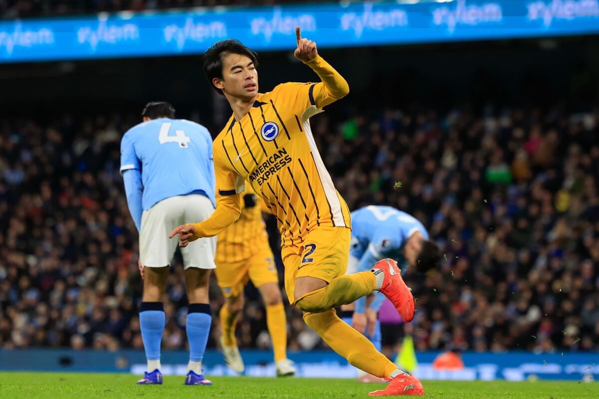 プレミアリーグ、マンチェスターシティ戦でゴールを決めたブライトンの三笘薫=2026年1月7日、英国・マンチェスター（写真：REX/アフロ）