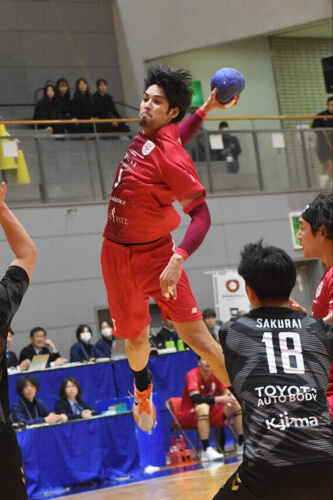 DFで欠かせない存在になったが、部井久アダム勇樹（ジークスター東京）のシュート力は健在