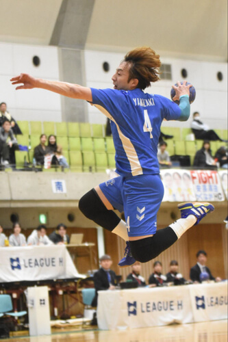山﨑洸平（安芸高田わくながハンドボールクラブ）は、湧永製薬伝統の「理にかなったハンドボール」の後継者