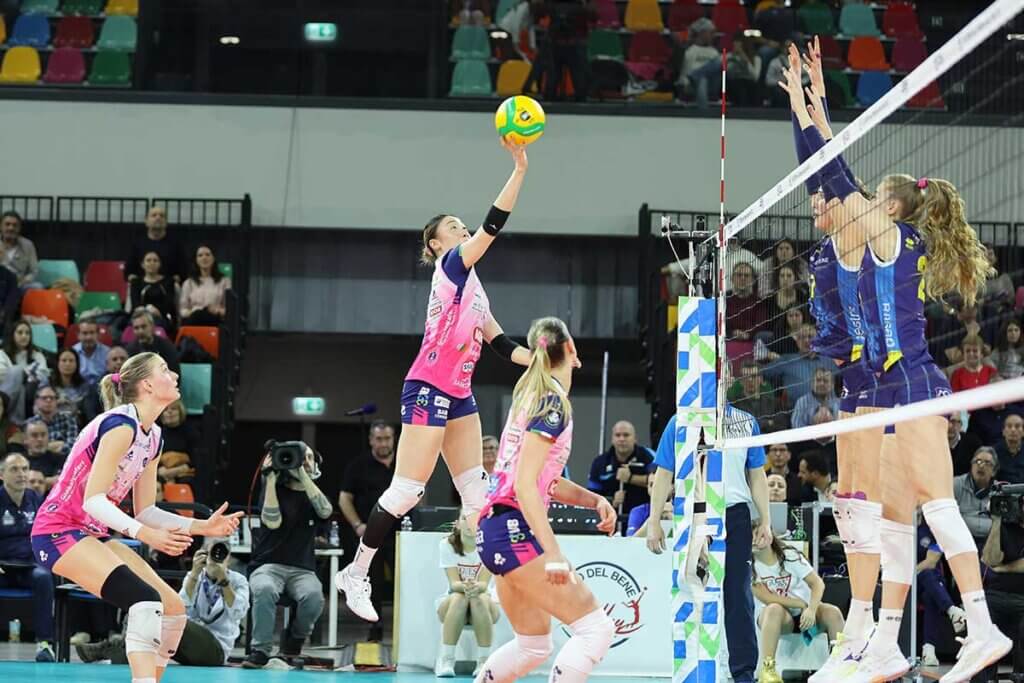 相手のブロックにノヴァーラのアタッカー陣は苦しめられた=2026年2月25日(写真提供:Igor Volley Novara)