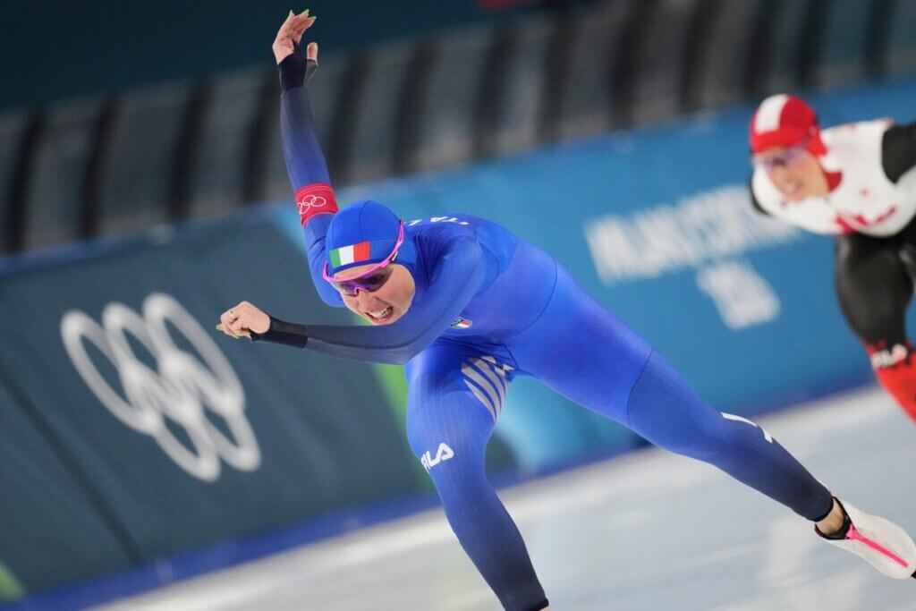 ミラノ・コルティナ冬季五輪スピードスケート女子3000メートルで五輪新記録をマークして金メダルに輝いたフランチェスカ・ロロブリジダ＝2月7日、イタリア・ミラノ（写真：AP/アフロ）