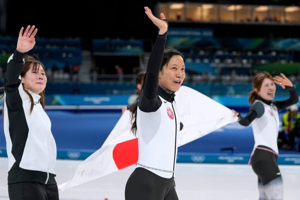 ミラノ・コルティナ冬季五輪スピードスケート女子団体パシュートで、今大会三つ目の銅メダルを獲得した日本の高木美帆＝2026年2月17日、AP/アフロ