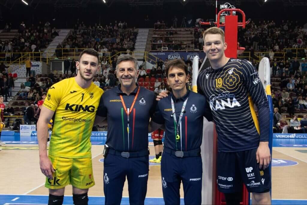 2026年2月1日、チヴィタノーヴァ戦。チヴィタノーヴァ主将のLバラーゾとヴェローナキャプテンOHモジッチ＝写真提供：Lega Pallavolo Serie A