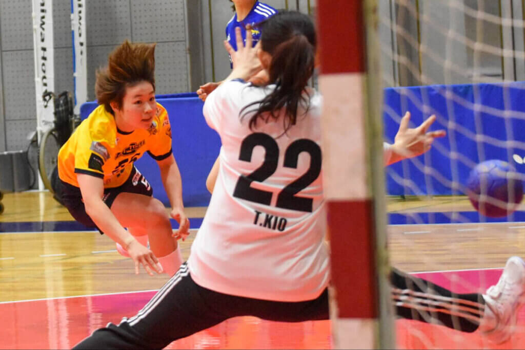 いい位置取りからのアウト割りが得意な樋口怜於奈（HC名古屋）。1試合10点を取れる自身の得点力を「最後の切り札」に残しておけるようなゲームメークを期待