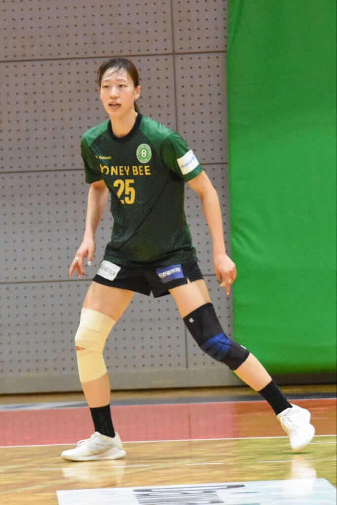 3枚目を守って、豪快なロングシュートを決める。中村歩夢（ハニービー石川）は攻守に代えの効かない存在