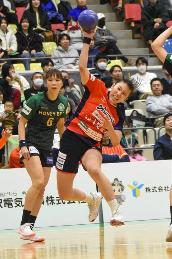 檜木祐穂（アランマーレ富山）らしいアウト割り。利き手側にズレるプレーは、わかっていても止められない