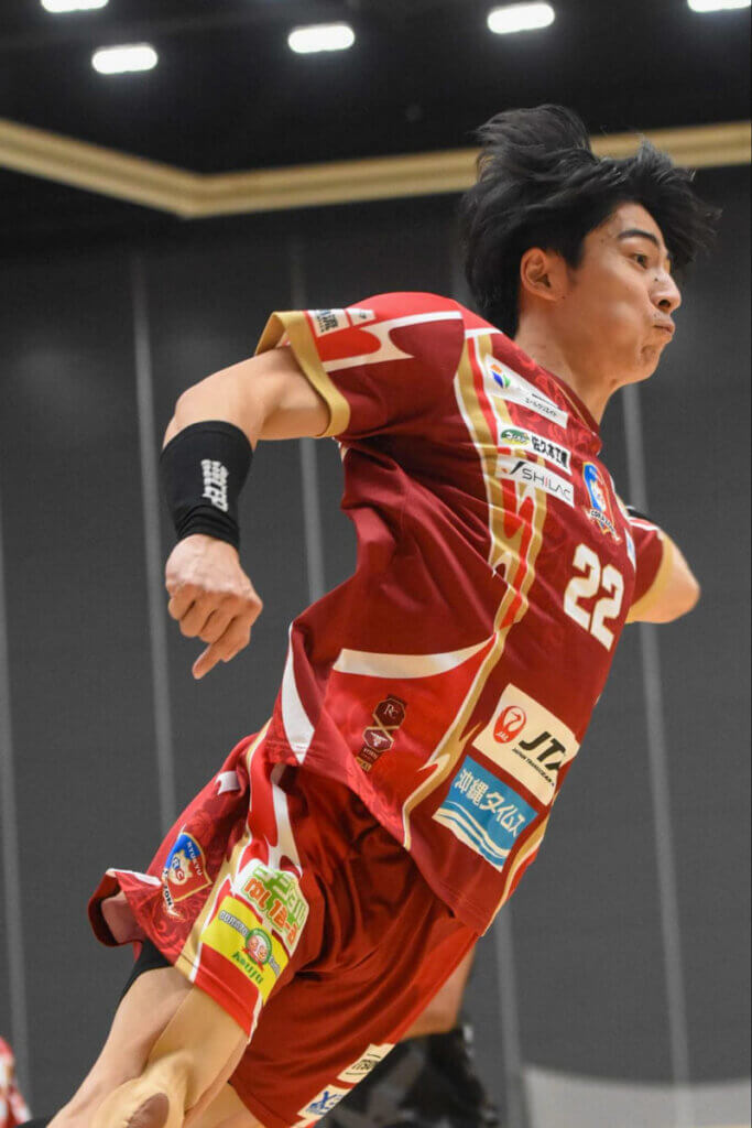 左手でもスムーズにサイドシュートが打てる松川