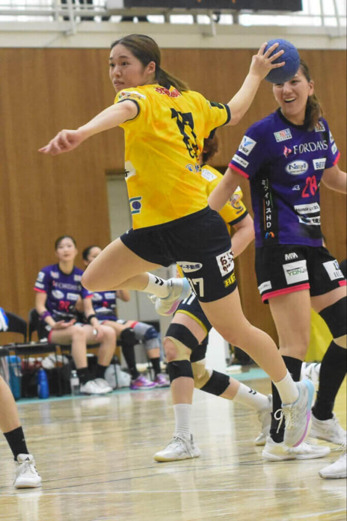 夏堀郁音(HC名古屋)は、攻守にツボを押さえたプレーをする