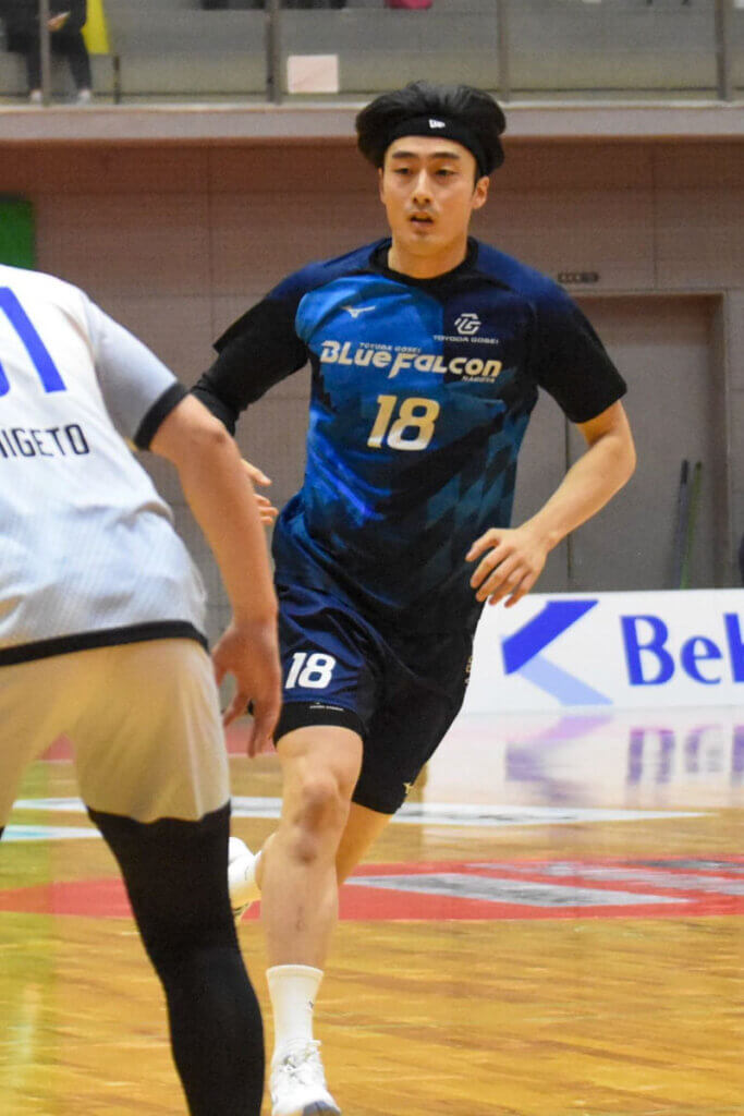 球際の強さが市原宗弥(豊田合成ブルーファルコン名古屋)の持ち味。常に泥臭く、ボールに絡んでいく