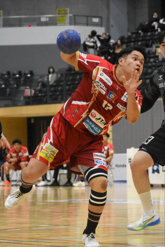 植村和輝（琉球コラソン）は、他のピヴォットがやらないプレーをするのが得意。DF強化で、リーグを代表するピヴォットに育ってほしい