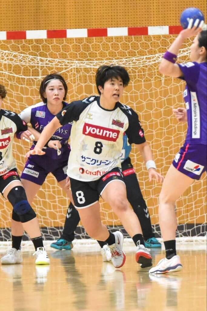 豊富な運動量とコミュニケーション能力で、篠愛里(イズミメイプルレッズ広島)はメイプルのDFを統率する