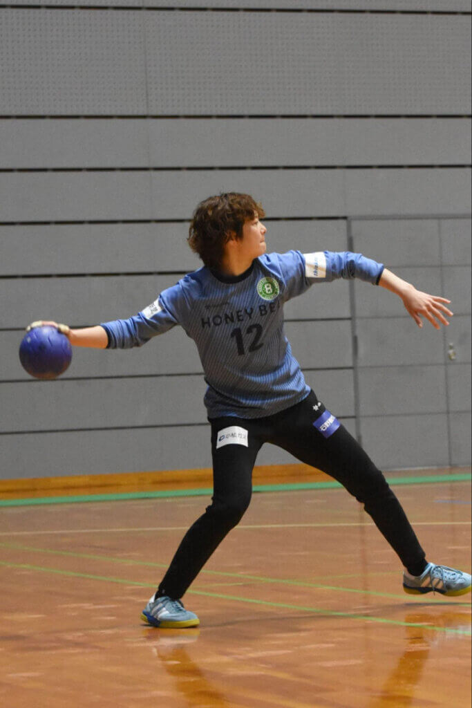 馬場敦子(ハニービー石川)のスローイングは芸術的。強く正確なパスを空間に出して、味方を走らせる