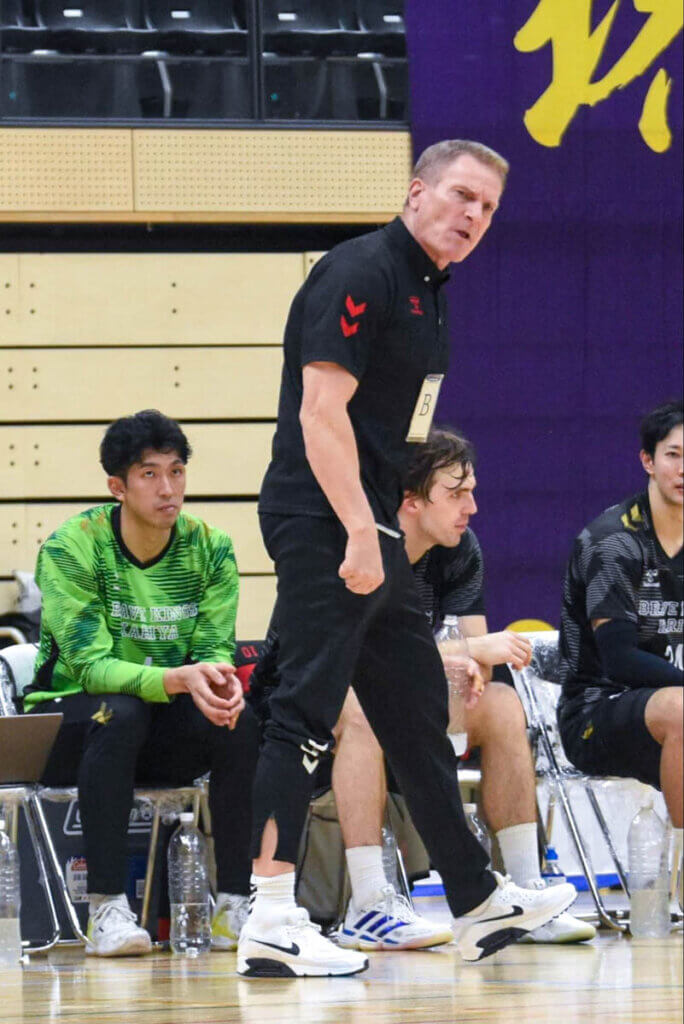 ラース・ウェルダーヘッドコーチ（ブレイヴキングス刈谷）は、選手に最大限の出力を求める