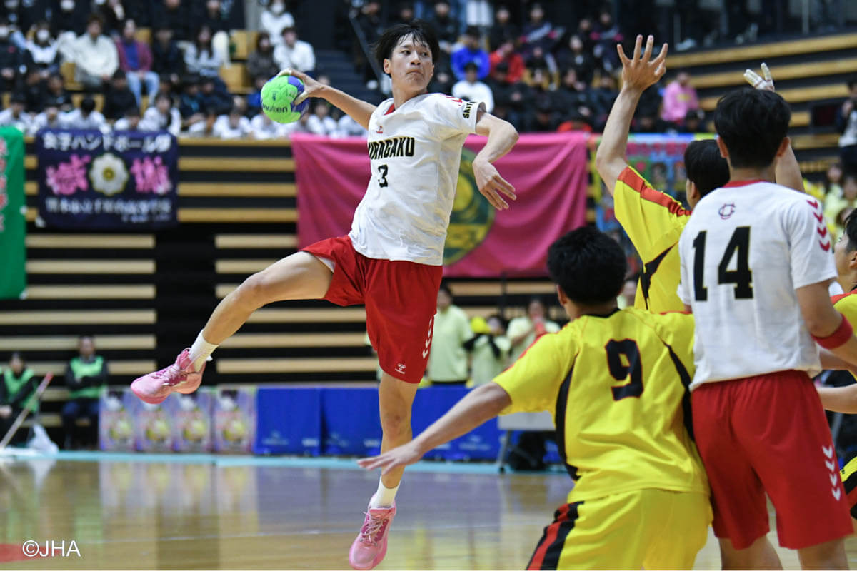 第49回全国高等学校選抜大会は2026年3月29日、大分市で決勝があり、男子は浦和学院（埼玉）が興南（沖縄）を37-35で振り切り、11年ぶり3度目の頂点に返り咲いた＝提供：JHA