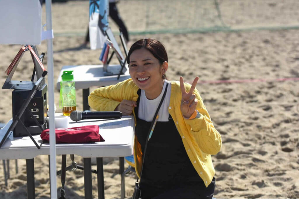 2026年3月のビーチハンドフェスタにて。この日は動きを控えて、トークに徹していた