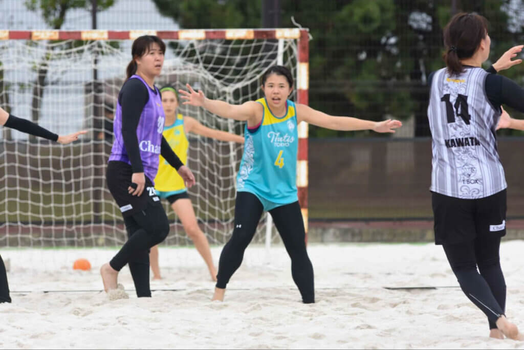 竹内南那子（写真中央）はテティス東京創設メンバーのひとり。結婚して井上姓になってもプレーを続けた