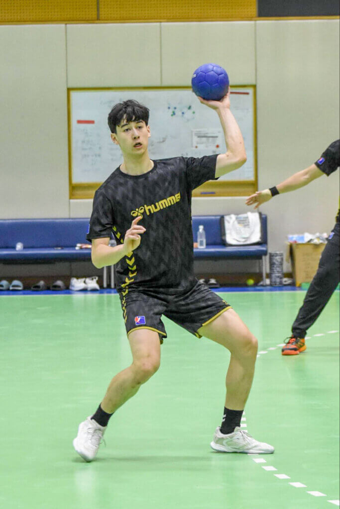 常に前を狙いながら、複数の選択肢を持ってプレーできるのが、松浦アルバの持ち味